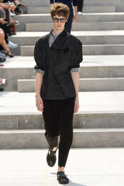 Look 49
